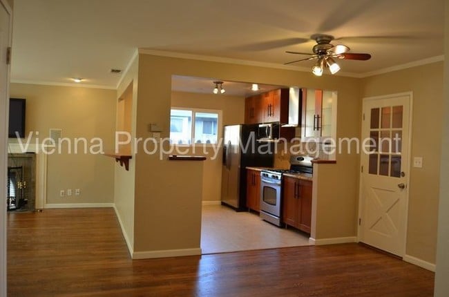 Building Photo - 2521 Butano Dr