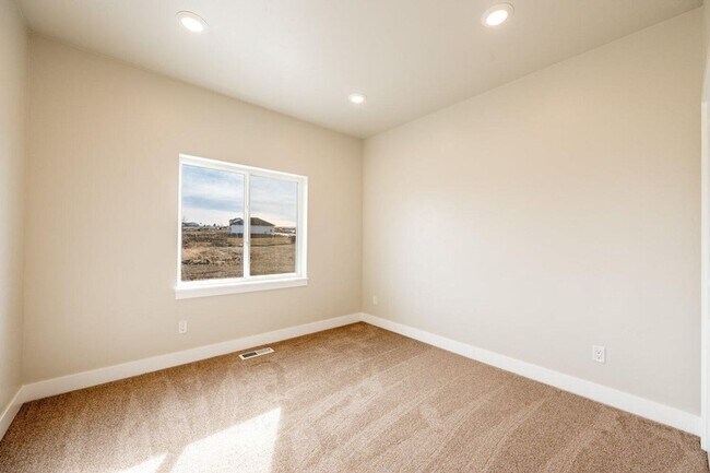 Foto del edificio - BRAND NEW 2 bed/  2 bath twin home with Ga...