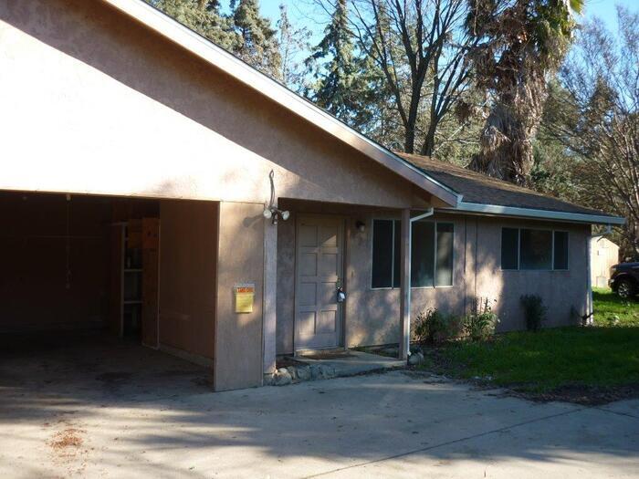 Primary Photo - Large duplex - 2 bed W/S/G (2321 Vine Ave #B)