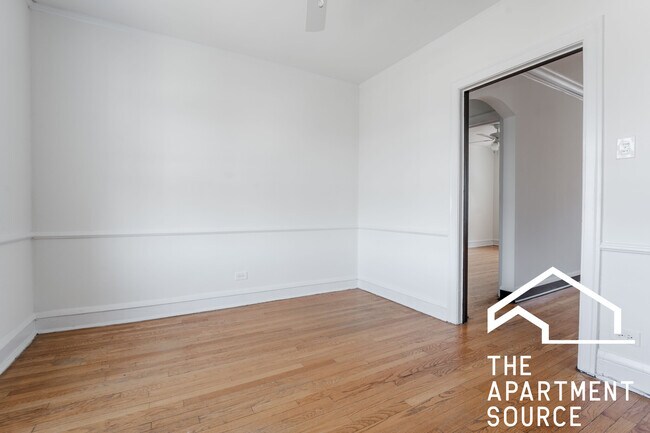 Foto del edificio - 2563 W Montrose Ave