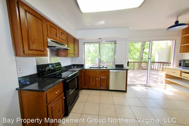Building Photo - 3 br, 2.5 bath House - 718 UPHAM PL