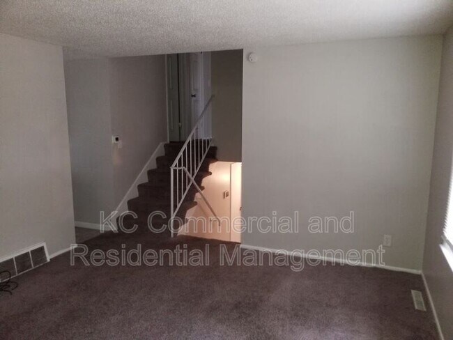 Building Photo - 8000 E 93rd St