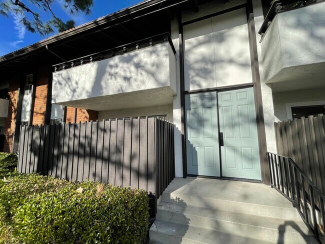 Foto del edificio - 31555 Lindero Canyon Rd