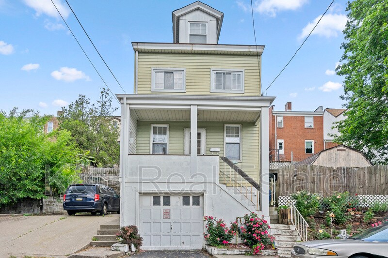 Primary Photo - 2721 Berg St