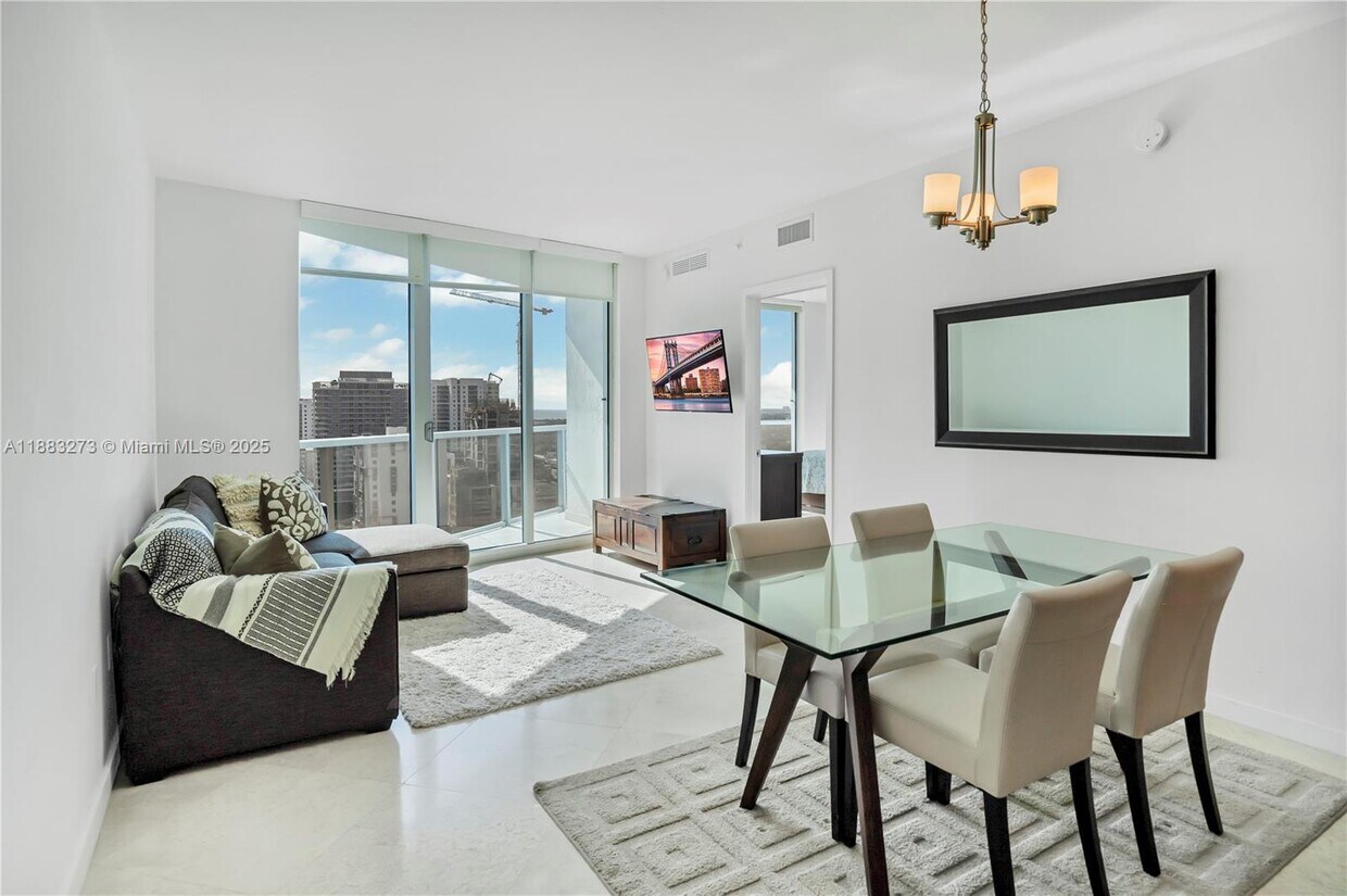Foto principal - 185 SW 7th St