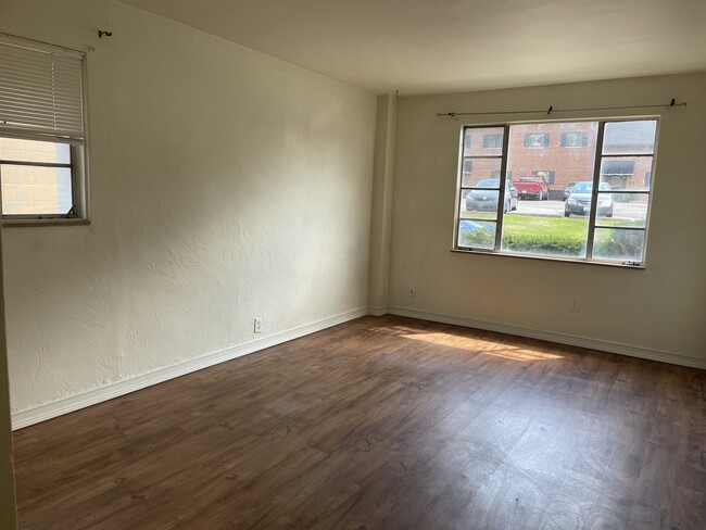 Building Photo - 114 Edgington Ln