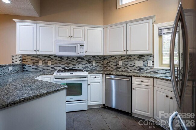 Foto del edificio - 14623 Waterside Dr