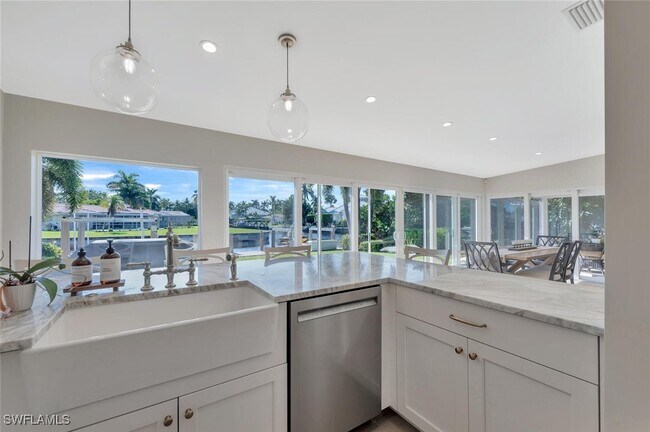 Building Photo - 1925 Tarpon Rd