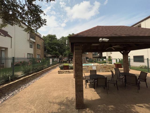 Building Photo - 2311 Balsam Dr