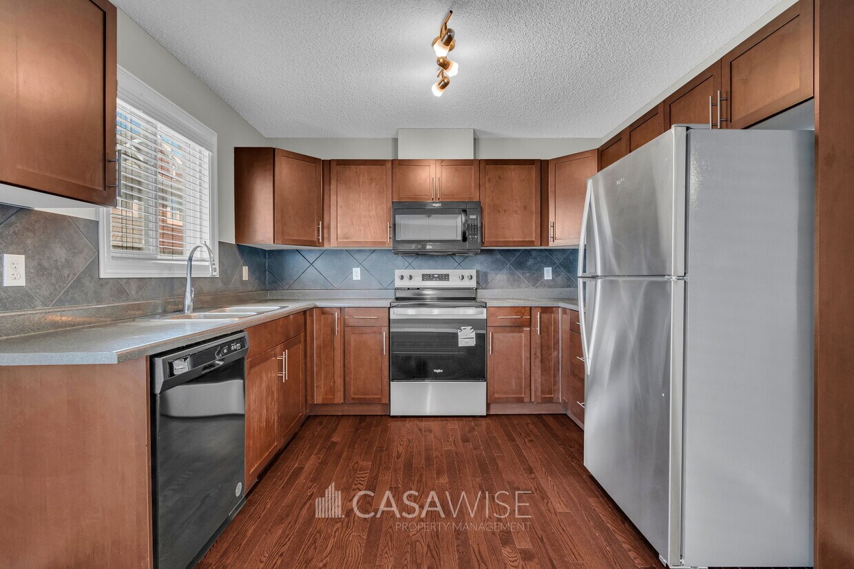 Primary Photo - 655-655 Tamarack Rd NW