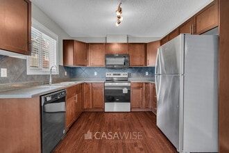 Building Photo - 655-655 Tamarack Rd NW