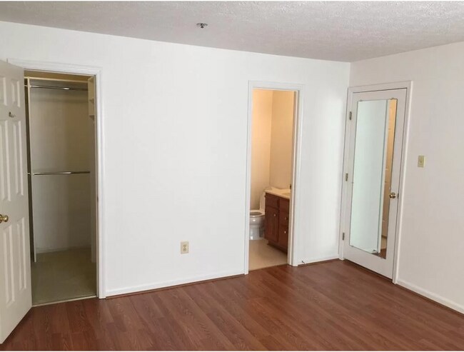 Foto del edificio - 615 Himes Ave