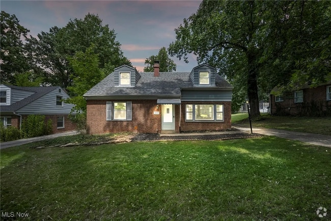 Building Photo - 1009 Renfield Rd