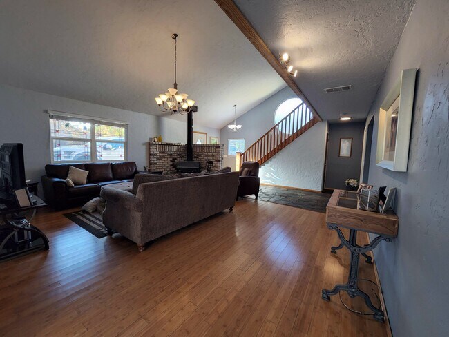 Foto del edificio - 21445 Wilcox Rd