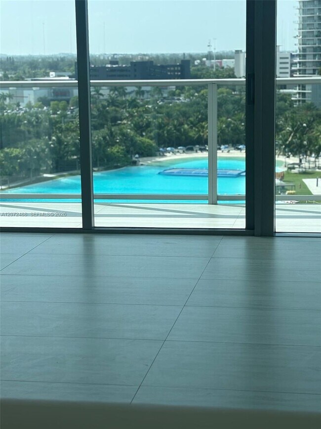 Foto del edificio - 2411 Laguna Cir