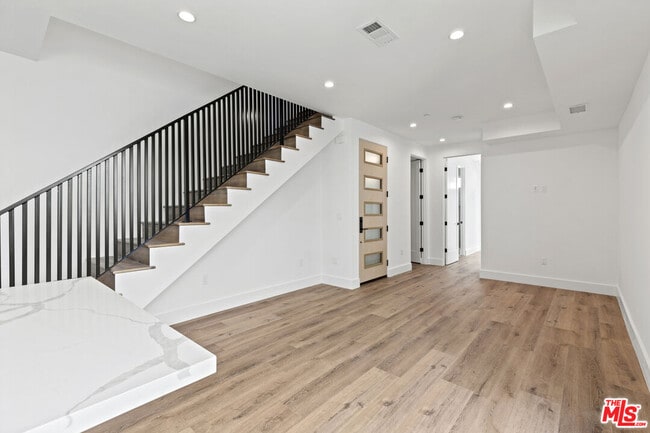 Building Photo - 10917 Hesby St