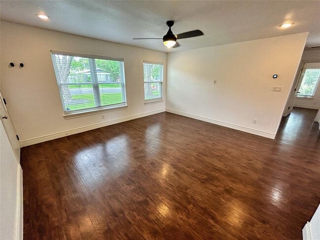 Foto del edificio - 6214 Haney Dr