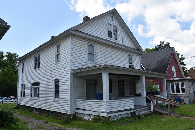 Building Photo - 566 North St