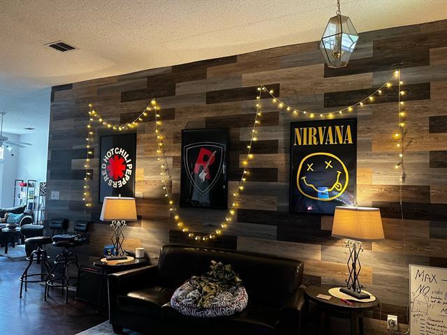 Foto del edificio - 11616 Charlotte Ln