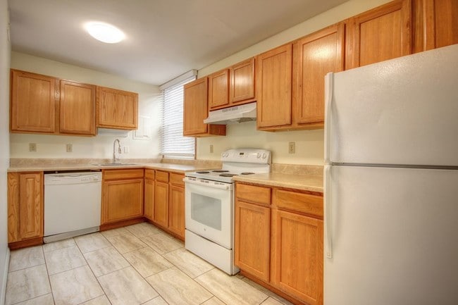Building Photo - 508 S Mattis Ave