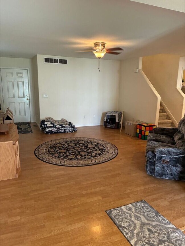 Foto del edificio - 3 Bedroom, 2.5 Bath Townhome with 2 Car At...