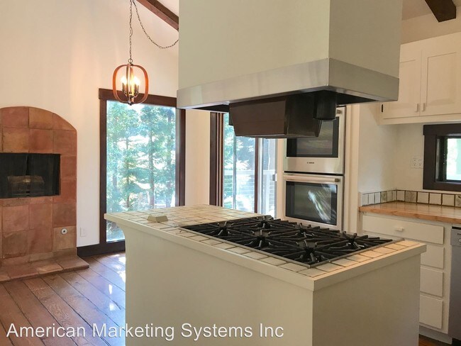 Building Photo - 456 Green Glen Way