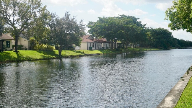 Foto del edificio - 5908 NW 81st Ave
