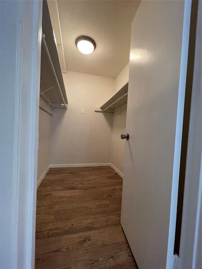 Foto del edificio - 8806 Schick Rd