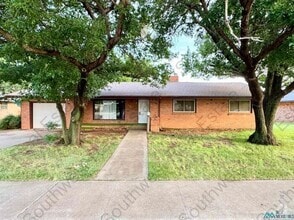 Building Photo - 521 John Doe St