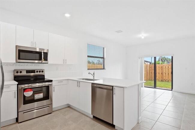 Building Photo - $3,000 11934 SW 247th Terrace
