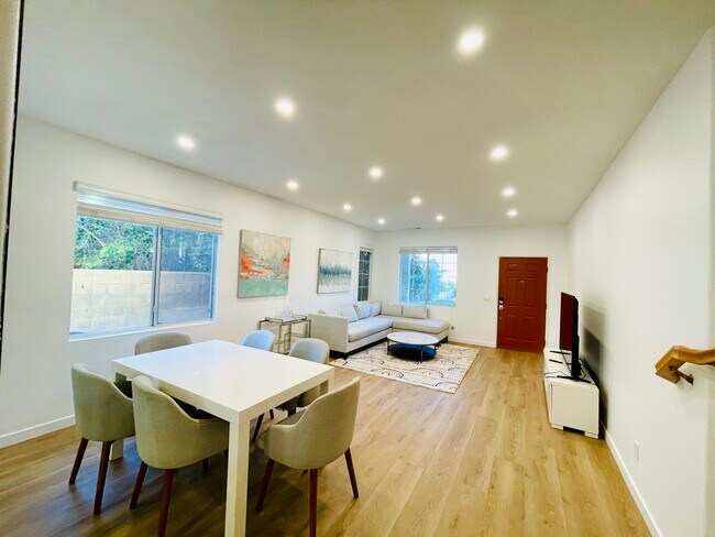 Building Photo - 38343 Bonino Dr