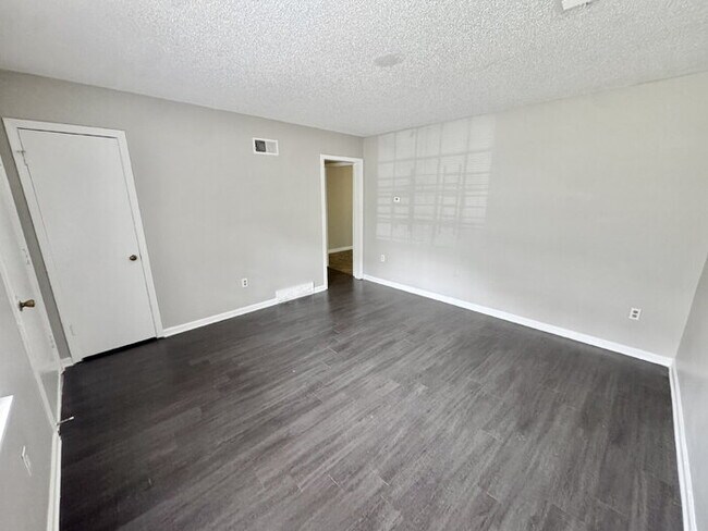 Building Photo - 4540 Spring Valley Dr