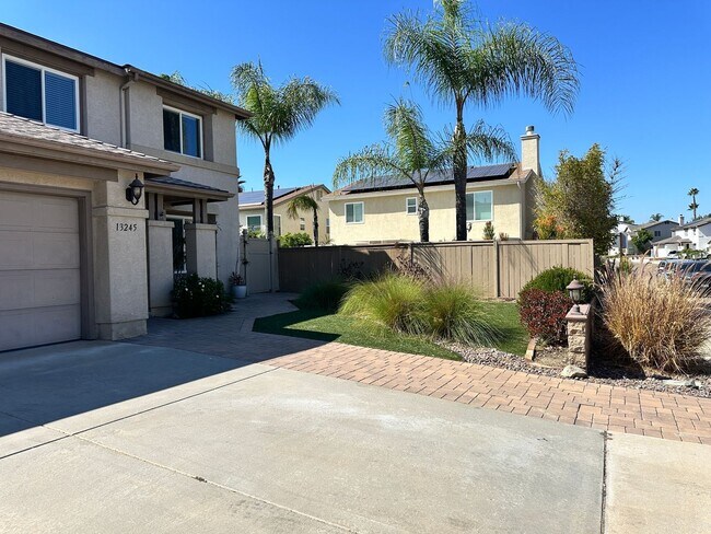 Foto del edificio - A stunning 4-bedroom haven, fully renovate...