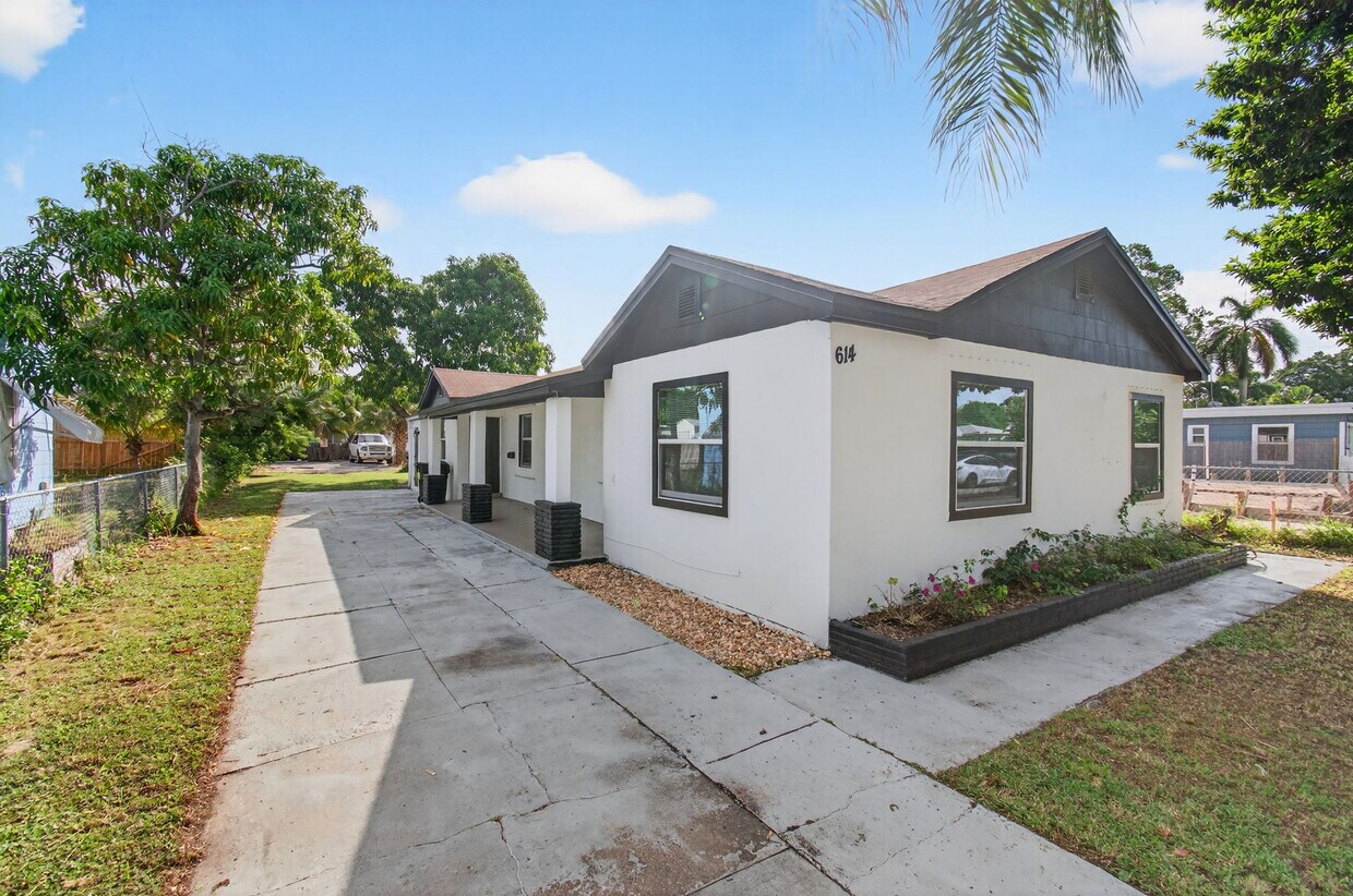 Photo - 614 N E St (Lake Worth Beach, FL)