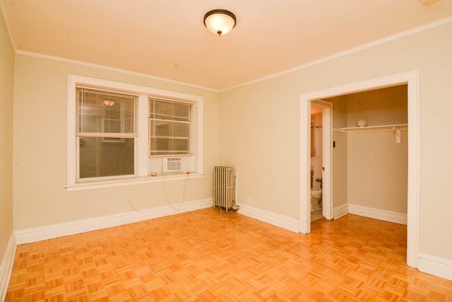 Foto del edificio - 716 W Belmont Ave