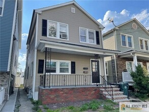Building Photo - 175 1st St