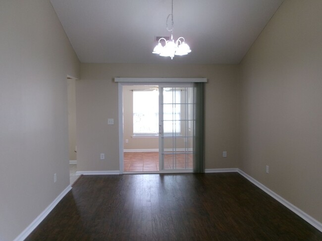 Foto del edificio - 3 bedroom home located in popular Queens H...