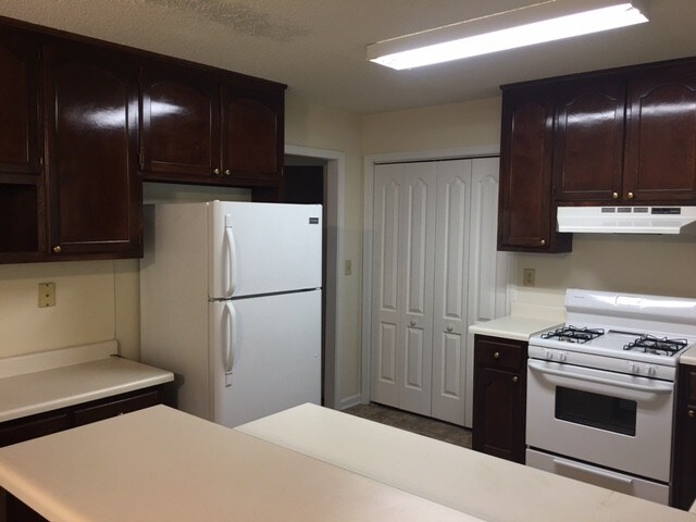 Building Photo - 401 Streamview Ln