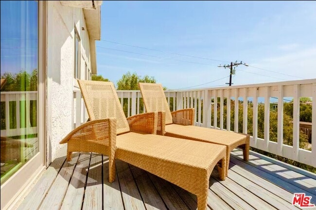 Building Photo - 6300 Zuma Mesa Dr