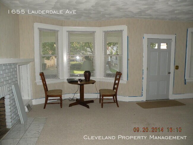Foto del edificio - Lovely Lakewood Colonial.