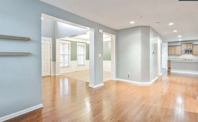 Photo - Gorgeous Large Sf 4 beds + 3.5 BATHS - House