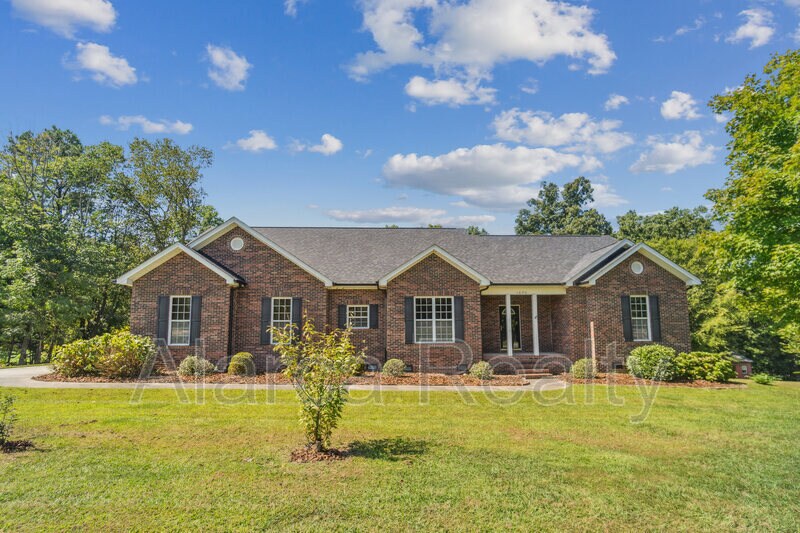 Primary Photo - 1640 Bennington Dr NW