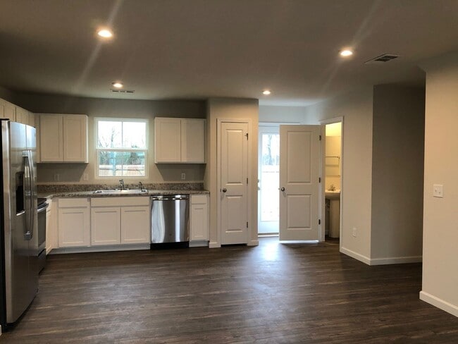 Building Photo - Beautiful *Like New* Home  in Christiana!