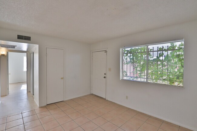 Foto del edificio - 506 W 9th St