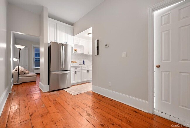 Foto del edificio - 64 S Broadway