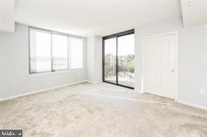 Foto del edificio - 2220 Fairfax Dr