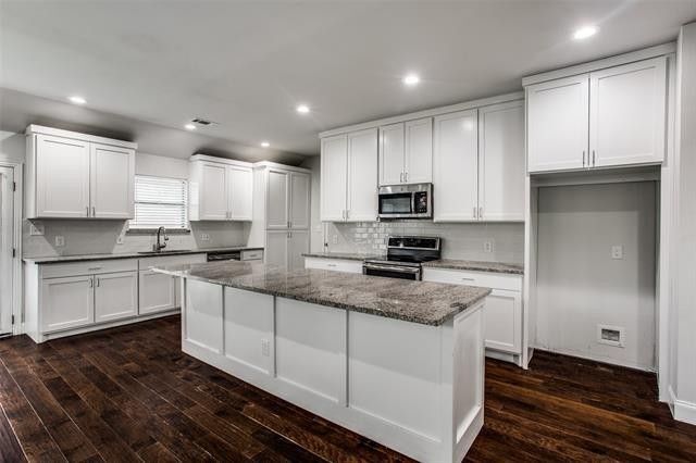Building Photo - 8110 Kensington Dr