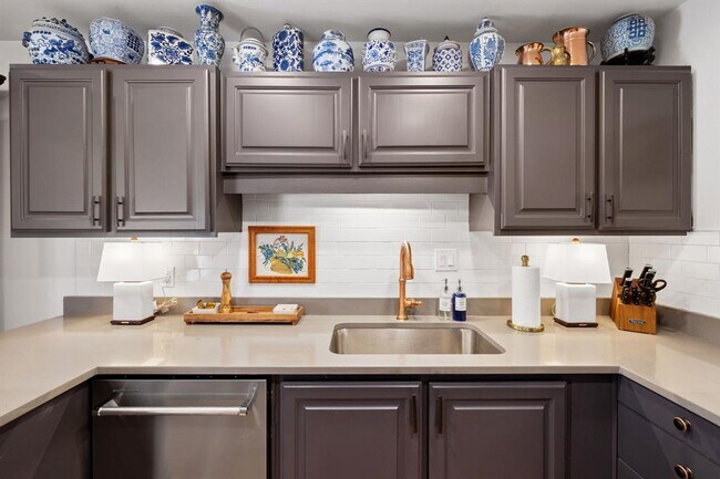 Building Photo - 5332 Balcones Dr
