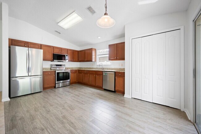 Building Photo - 843 Bonaparte Landing Ct