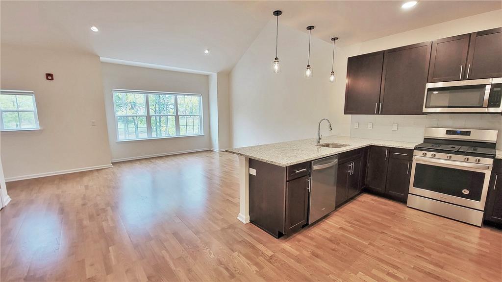 Foto principal - 260 W Main St
